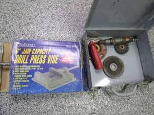 lot 735 image: 6 Jaw Capacity Drill Press Vise & ...