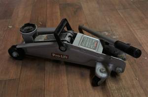 lot 343 image: Pro lift 2 ton floor jack ...
