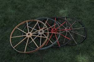 lot 354 image: Antique Yard Dcor ...