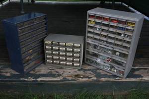 lot 359 image: Parts bins and assorted hardware Lo...
