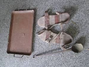lot 256 image: Vintage Iron Tool, Tray & Wooden Sh...