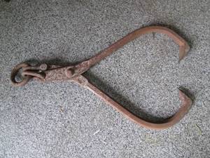 lot 253 image: Antique Log Hook...