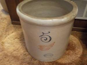 lot 61 image: Redwing 5 Gallon Crock with Small W...