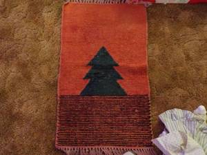 lot 106 image: 2 Covered Totes, Xmas Rugs, Wrappin...