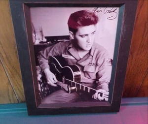 lot 119 image: Elvis Framed Pic 10 x 14...