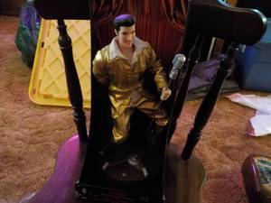 lot 122 image: Elvis Figurine   ...