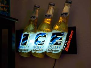 lot 35 image: Budweiser Lighted Wall Dcor...