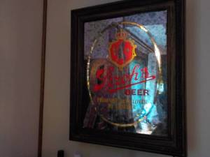 lot 39 image: Strohs Beer Lighted Sign- powers o...