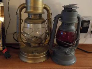 lot 178 image: Set of 2 Lanterns...