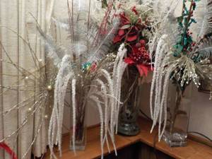 lot 182 image: Set of 5 Christmas Arrangements...