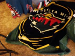 lot 186 image: Mn Twins and Wild Fleece Blankets...
