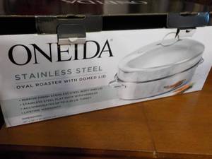 lot 195 image: Oneida Stainless Steel Oval Roaster...