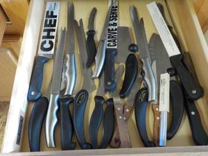 lot 636 image: Knives Drawer- bring box for packin...