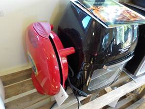 lot 644 image: Quesadilla Maker and Air Fryer Oven...