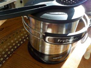 lot 650 image: Fry Daddy and Bosch Coffee Maker...