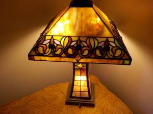 lot 18 image: Tiffany Like Decorative Lamp...