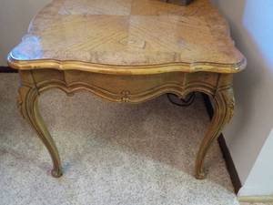 lot 672 image: End Table French Provincial 25 squ...
