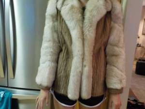 lot 678 image: Ribnick Furs Mpls Fox Fur Short Coa...