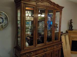 lot 679 image: French Provincial 2 Piece Hutch wit...