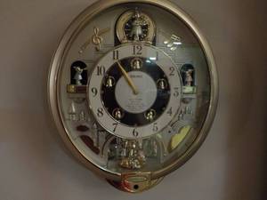 lot 685 image: Sisco Wall Clock- plays music...