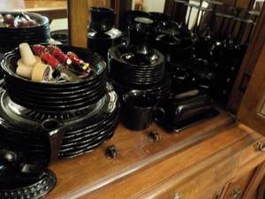 lot 690 image: Mikasa Allura Black Dinnerware (set...