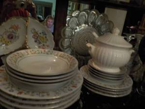lot 691 image: 4 Eternal Love Pattern Ashley Overs...