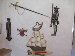lot 213 image: Wall Dcor...