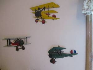 lot 222 image: 3 Cast Iron Planes Wall Dcor...
