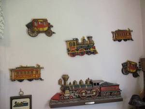 lot 225 image: 7 Train Wall Dcor Pieces...