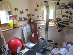 lot 26 image: Atlas Cross Bar by Weider with Acce...