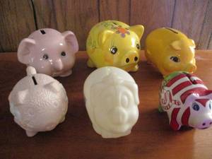 lot 500 image: Piggy Banks...
