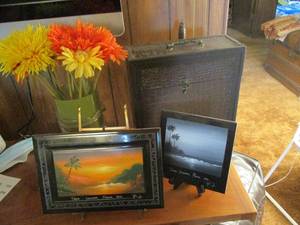 lot 513 image: 3 Pictures, Wall Dcor, Vase, and ...