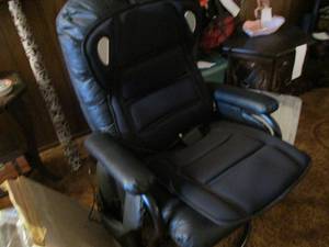 lot 520 image: Seat Massage and Rocking Swivel Cha...