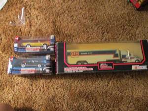 lot 526 image: Toy Cars and Semi in Original Packa...
