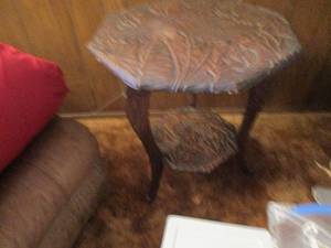 lot 533 image: Side Table- 26 x 27...