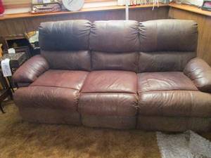 lot 538 image: Brown Leather Couch 84 Long with b...