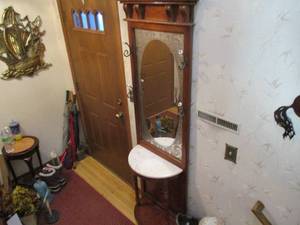 lot 560 image: Entryway Table and Mirror with Coat...