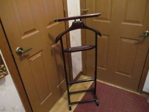 lot 561 image: Wooden Coat Rack  with Shelf for Ke...