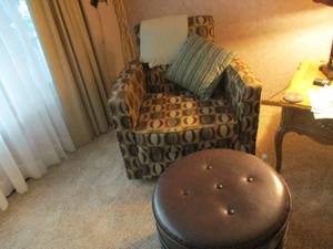lot 19 image: Rocking Chair and Ottoman with Pill...
