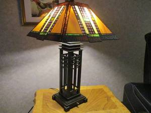 lot 20 image: Tiffany Like Decorative Lamp...