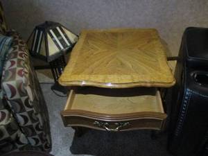 lot 21 image: End Table 24 x 27 x 22...