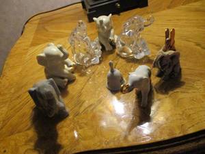 lot 578 image: 8 Miniature Elephant Figurines bri...
