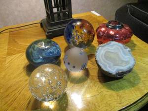 lot 580 image: Glass Spheres and geode Stone...