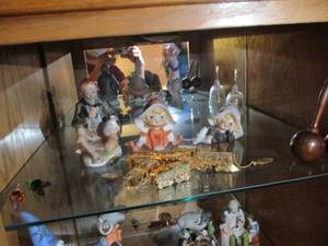 lot 582 image: Lot of Figurines and dcor...