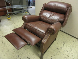 lot 304 image: MCKINLEY LEATHER RECLINER