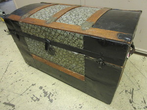 lot 309 image: VINTAGE TRUNK