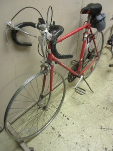 lot 318 image: SCHWINN TORNADO BICYCLE, PANASONIC BICYCLE, GOLF CLUBS
