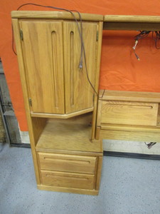 lot 4 image: Queen Bedroom Set