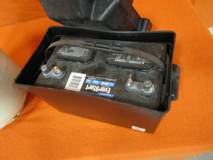 lot 7 image: Marine Battery wCase & Propane Tank