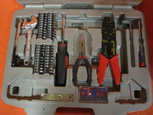 lot 20 image: Tool Set & Hardware